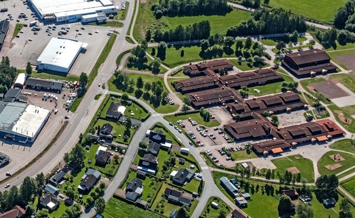 Flygbild över Noretskolan och kringliggande byggnader